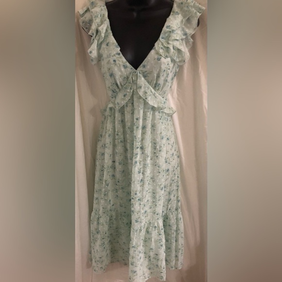 Trixxi green ditsy floral flutter sleeve tiered hem dress size medium brand new - Picture 14 of 15